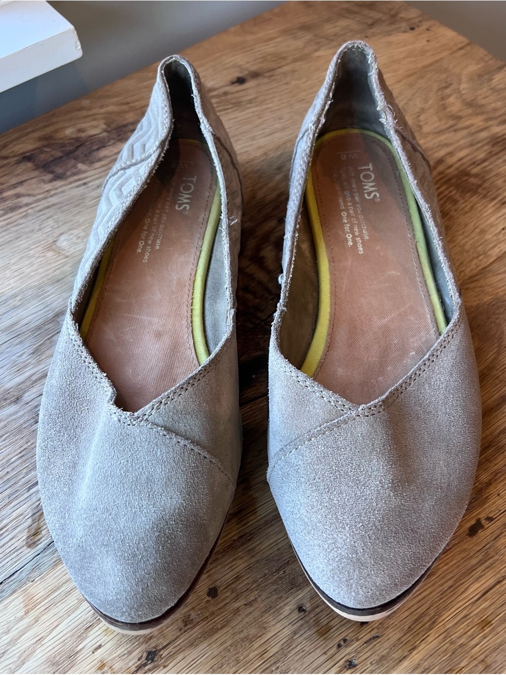 TOMS Pointed Toe Women's Suede Slip-On Flats in Tan Size 8W